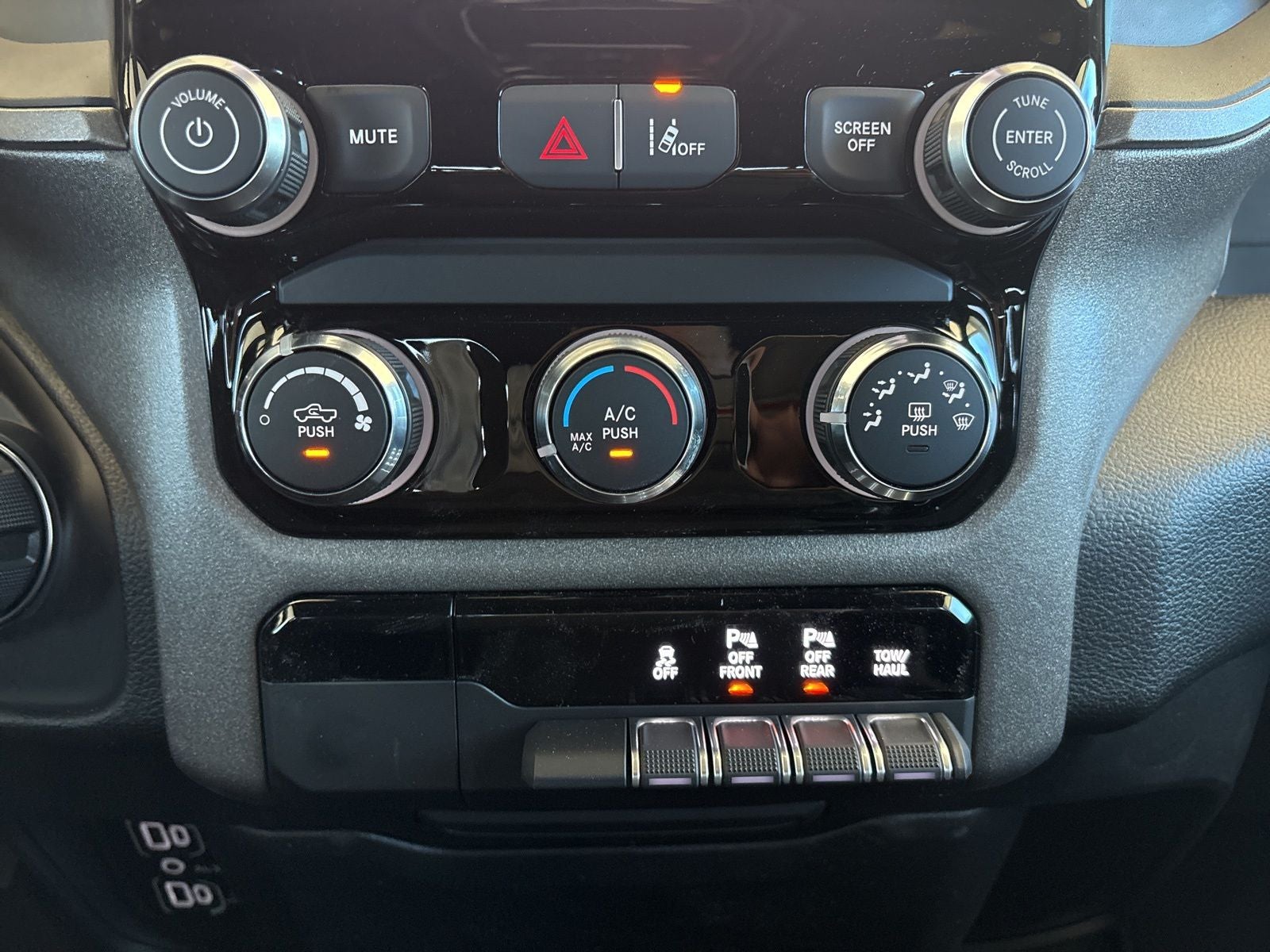 2026 RAM Ram 1500 Express Crew Cab 4x2 5'7' Box