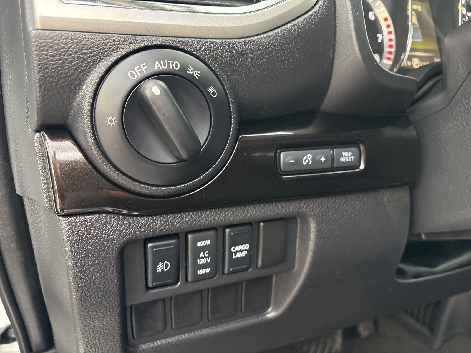 2018 Nissan TITAN SV