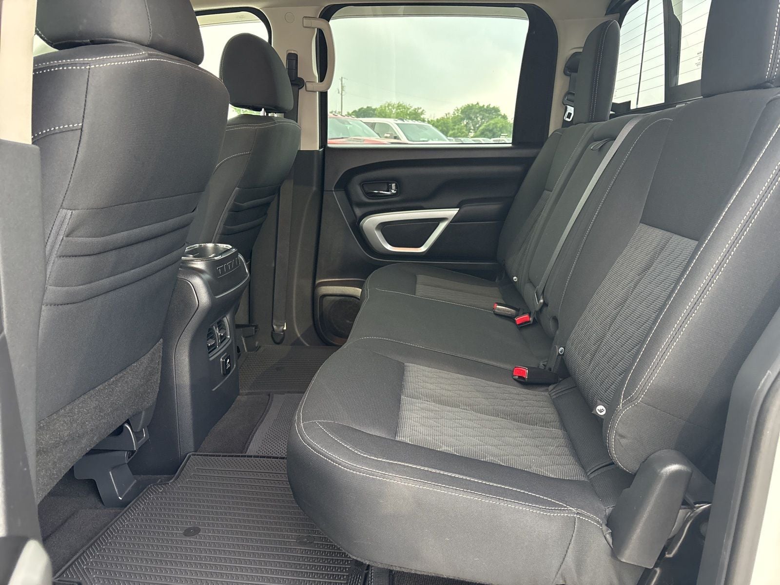 2018 Nissan TITAN SV