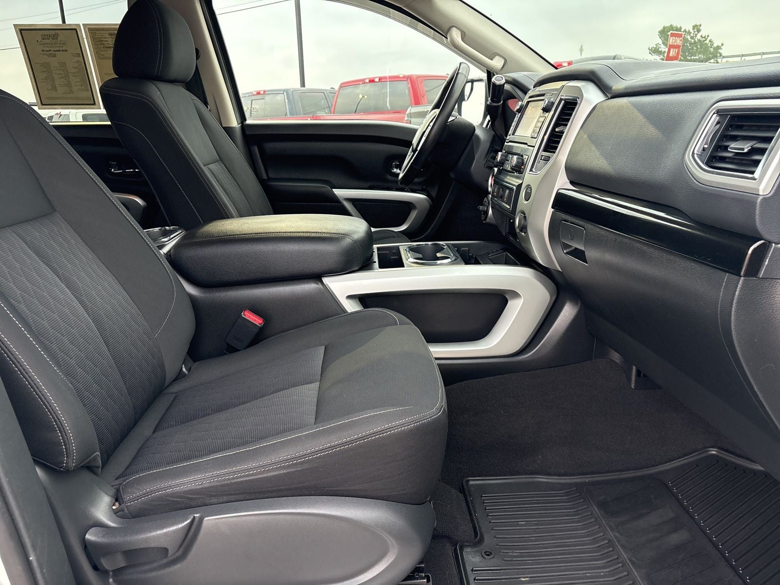 2018 Nissan TITAN SV