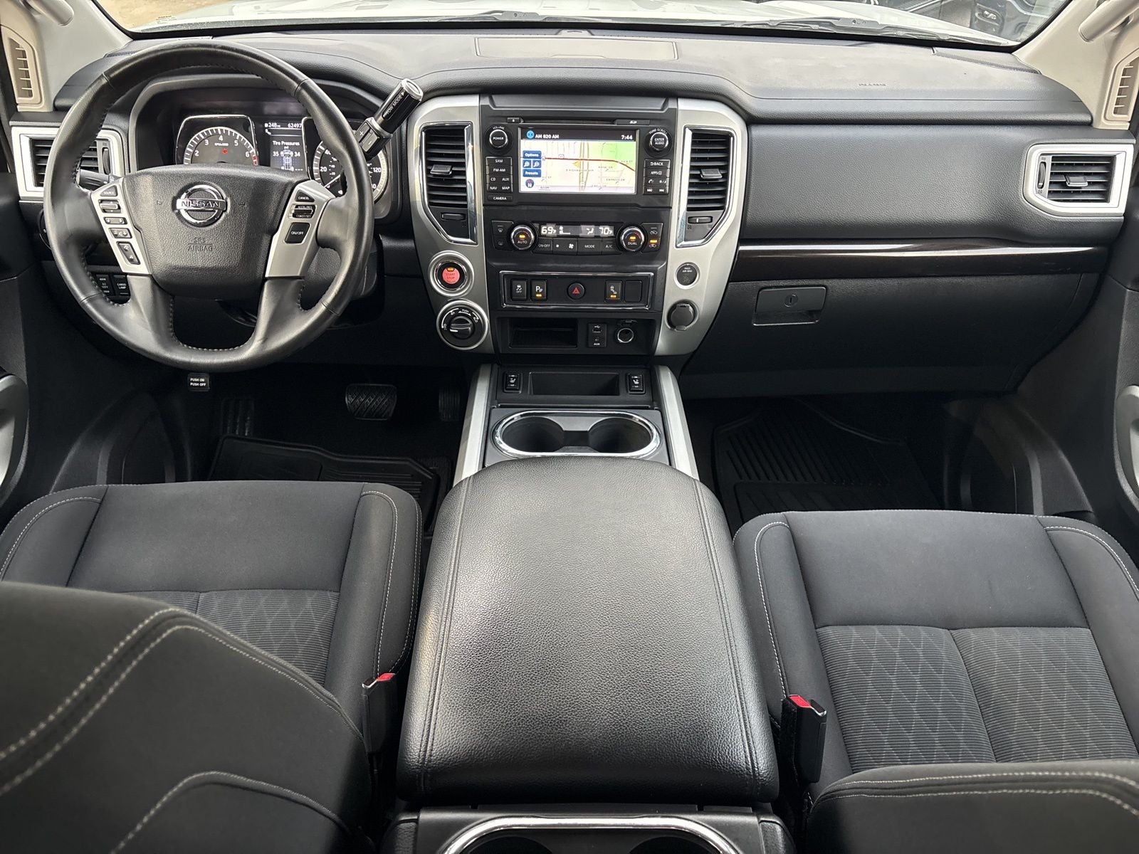 2018 Nissan TITAN SV