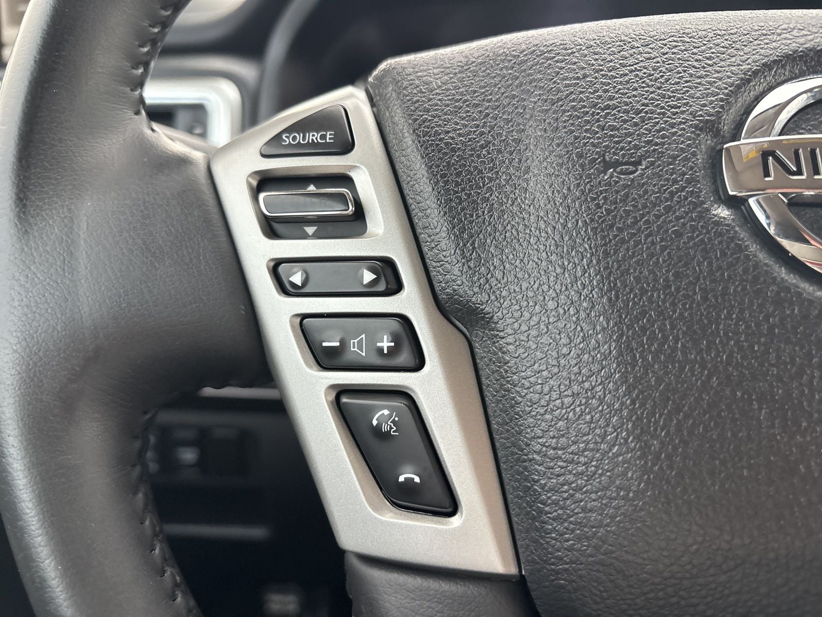 2018 Nissan TITAN SV