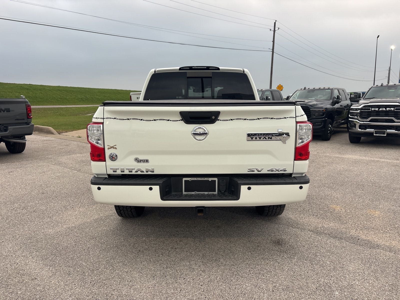 2018 Nissan TITAN SV