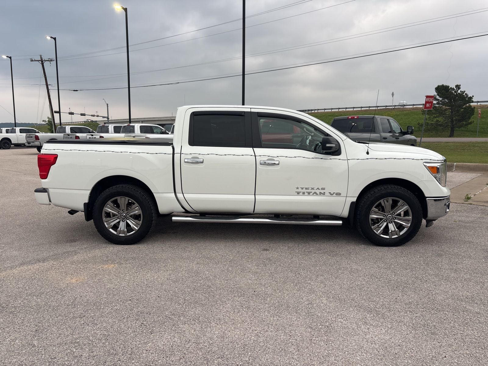 2018 Nissan TITAN SV