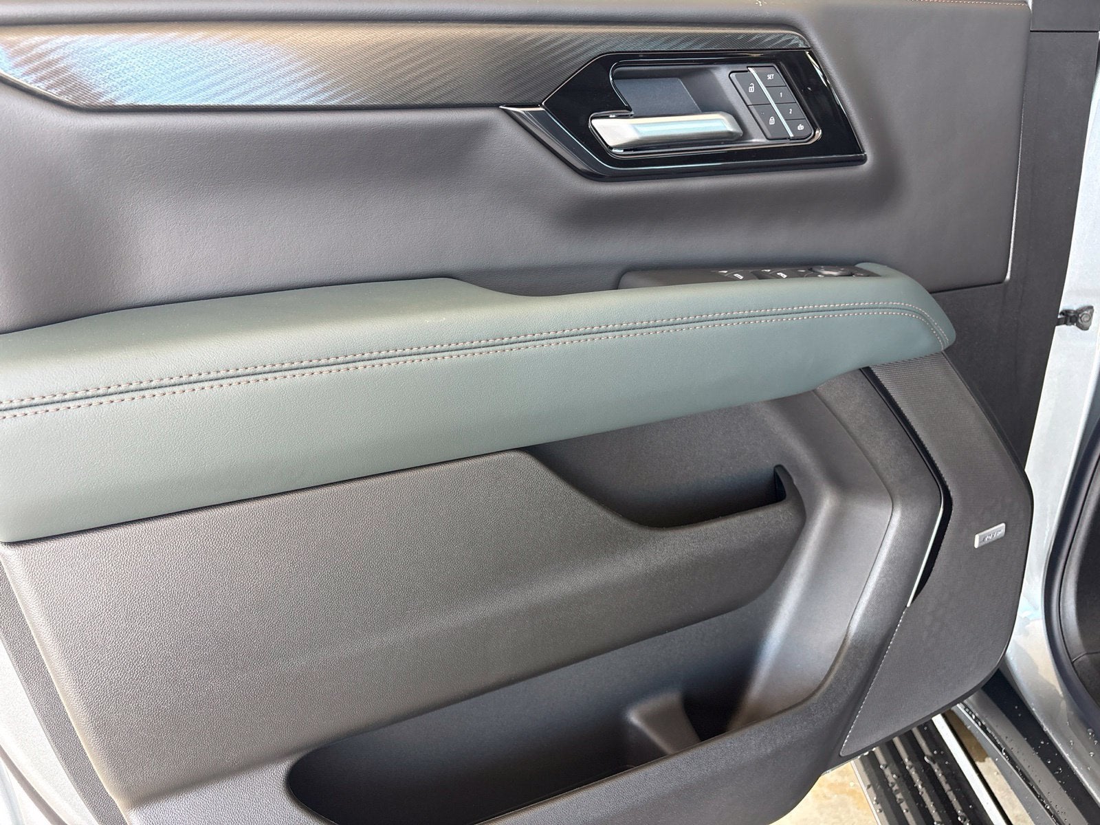 2027 GMC Yukon AT4