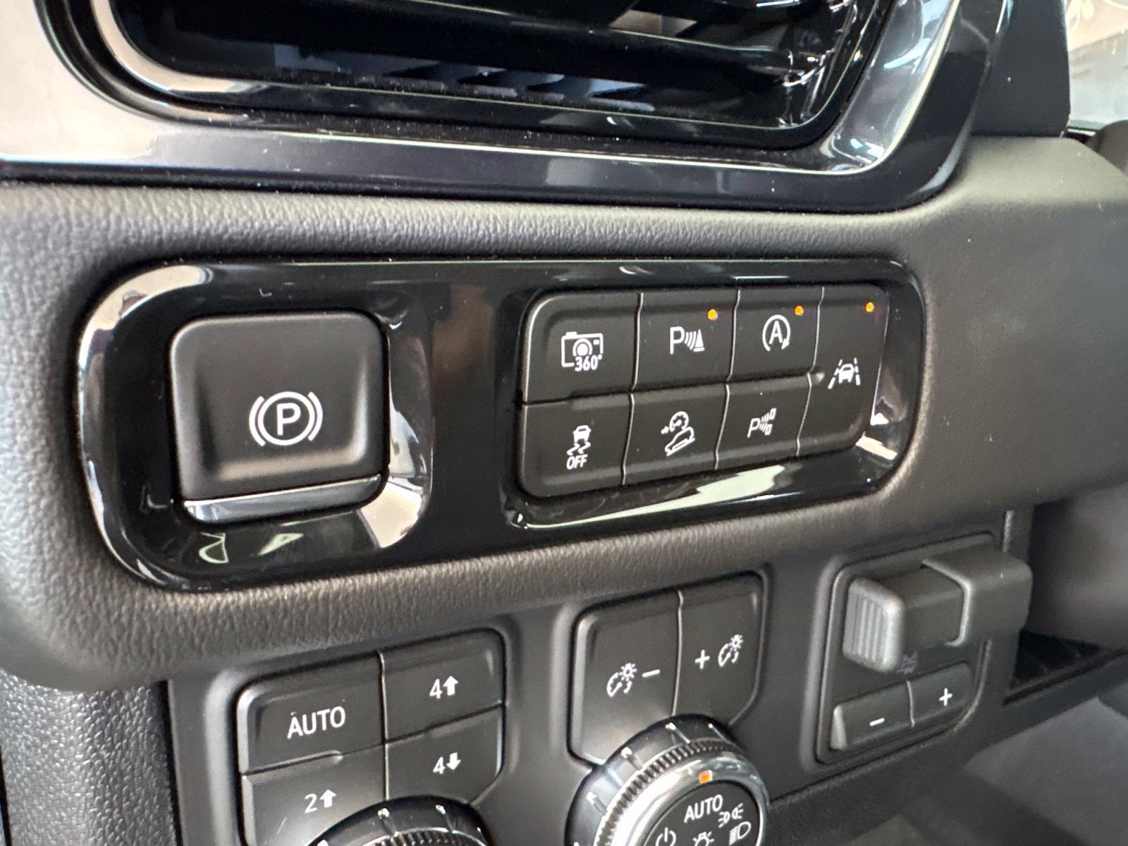 2027 GMC Yukon AT4