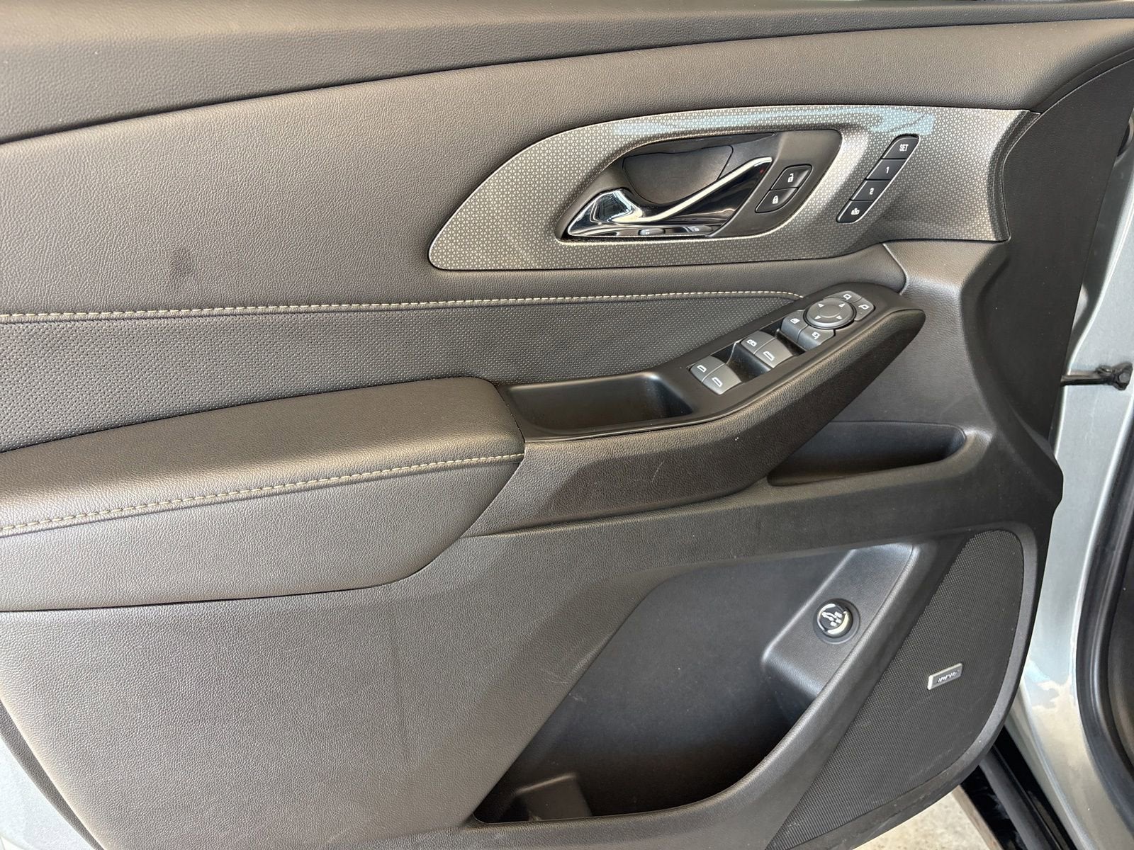 2023 Chevrolet Traverse Premier - Photo 11