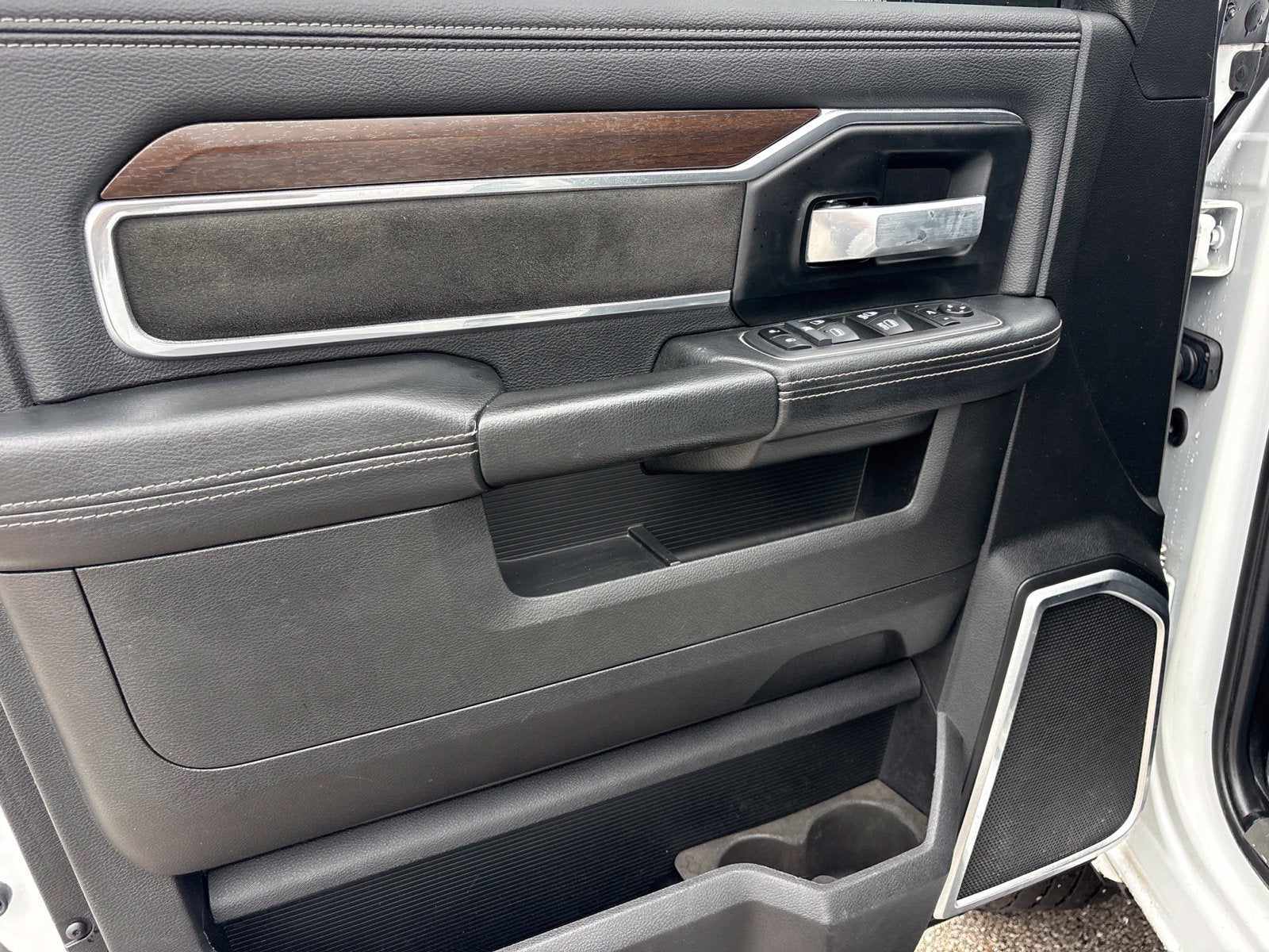 2022 RAM 2500 Laramie Crew Cab 4x4 6'4" Box