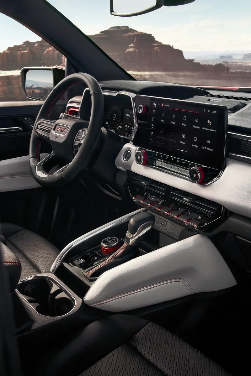 2026 GMC Canyon infotainment system at Spur GMC in Gatesville TX